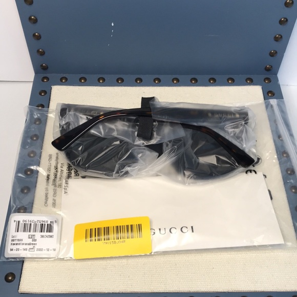 GUCCI GG1169S 003 cat eye sunglass in shiny dark havana frame with green lenses. - Picture 15 of 17